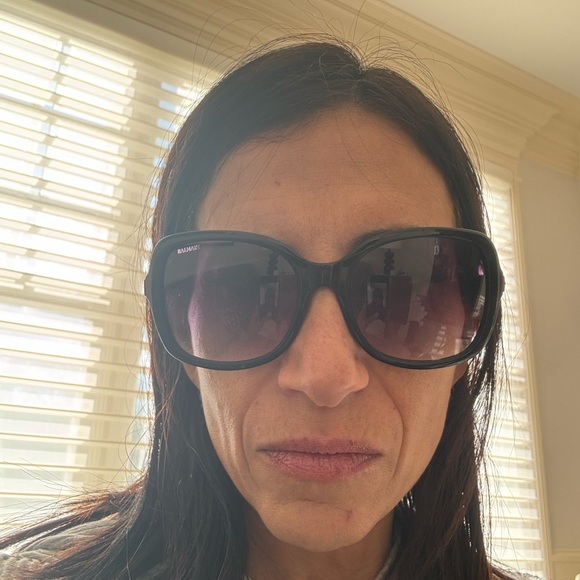 Beautiful tint oversized Balmain black sunglasses - Picture 5 of 5